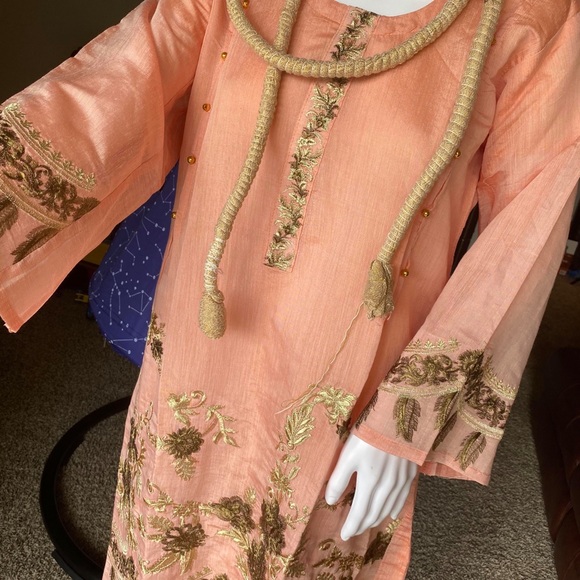 Embroidered Design Dress - Picture 4 of 7